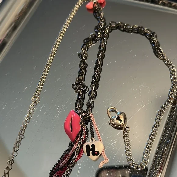 Harajuku Lovers Necklace - Picture 4 of 11